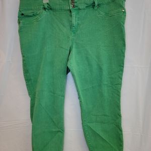 Torrid Sz 24XS (or cropped) kelly green jeans